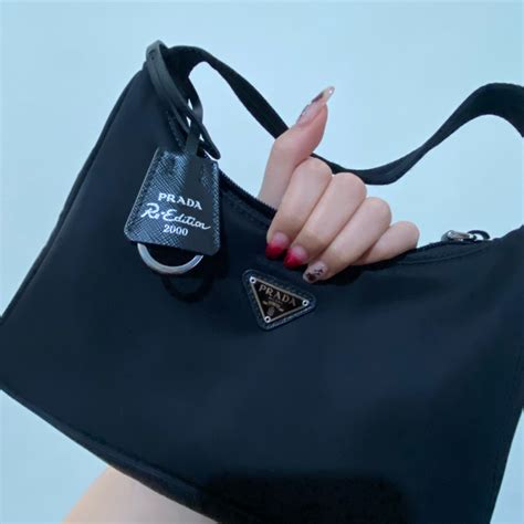 prada hobo2000